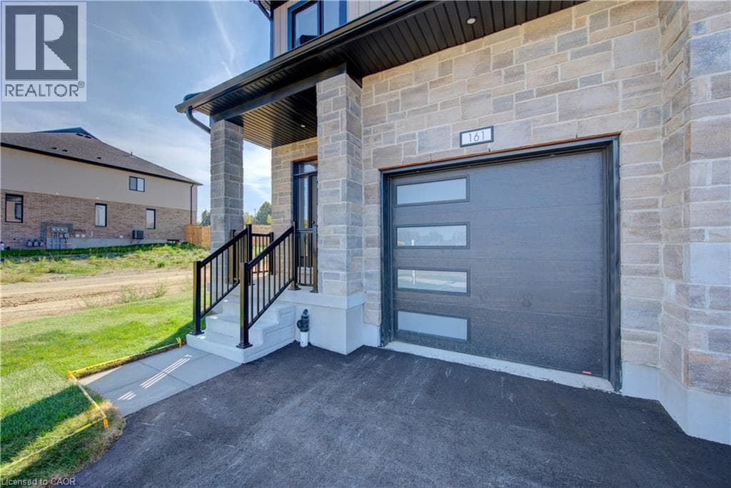 161 DUNNIGAN Drive, Kitchener, Ontario N2B0B1 - Photo 3