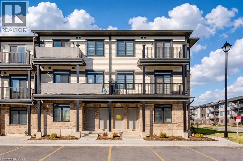 6 LOMOND Lane, Kitchener, Ontario N2R0R4