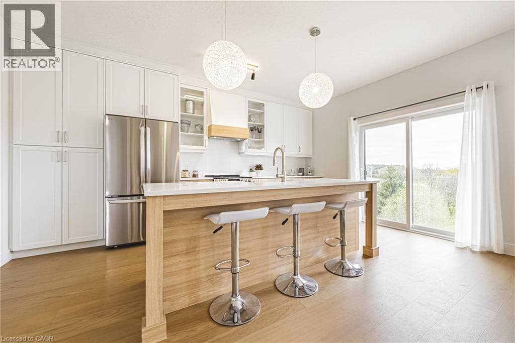 546 BENNINGER Drive, Kitchener, Ontario N2E0E9 - Photo 3