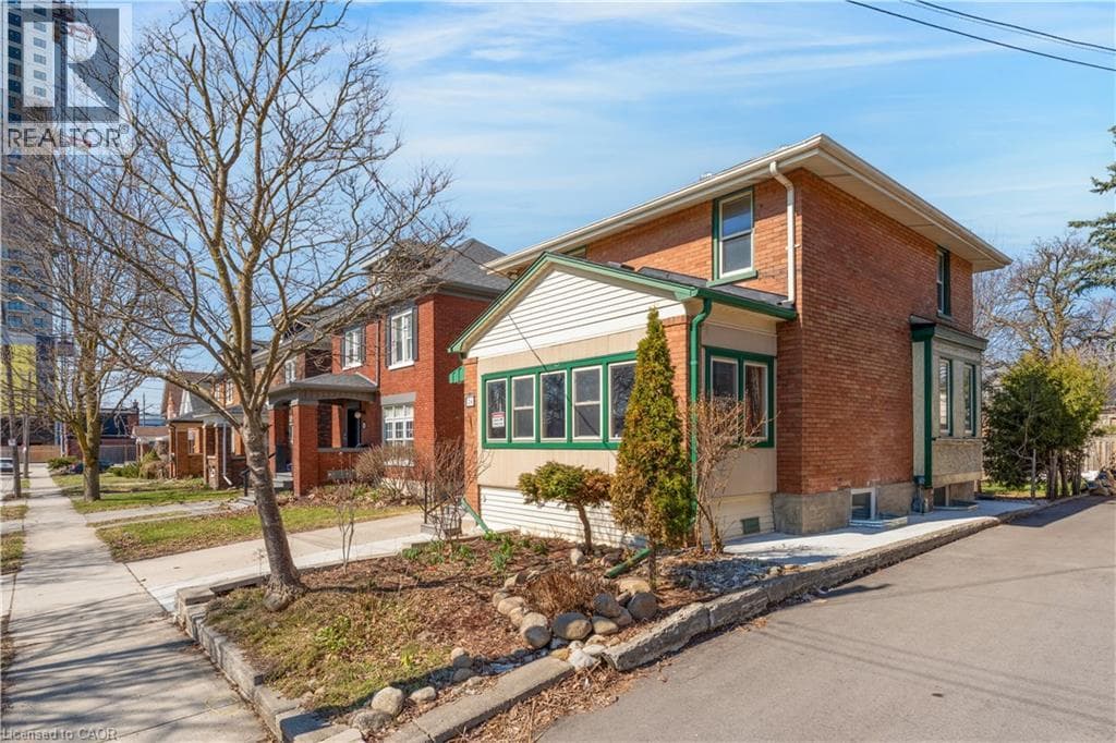 24 ONWARD Avenue, Kitchener, Ontario N2H3J7 - Photo 2