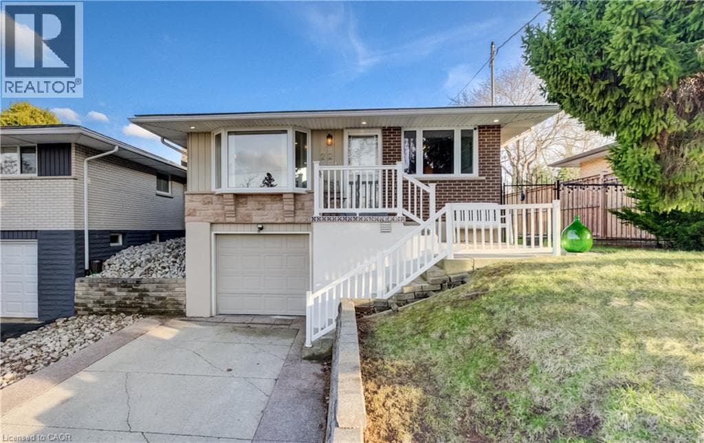 22 DUNCAIRN Avenue, Kitchener, Ontario N2M4S4