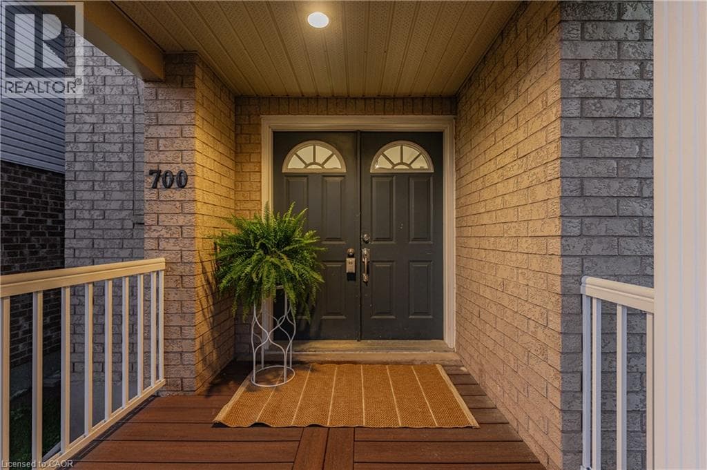 700 KARLSFELD Road, Waterloo, Ontario N2T2W4 - Photo 3