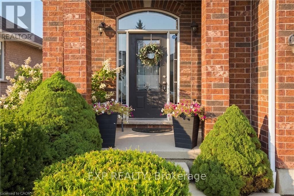6 Country Clair Street, Kitchener, Ontario N2A4J9 - Photo 3