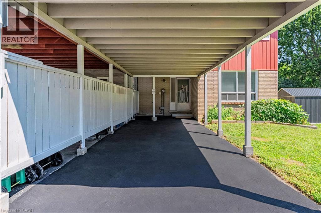 506 LONELM Court Unit A, Waterloo, Ontario N2L5E1 - Photo 2