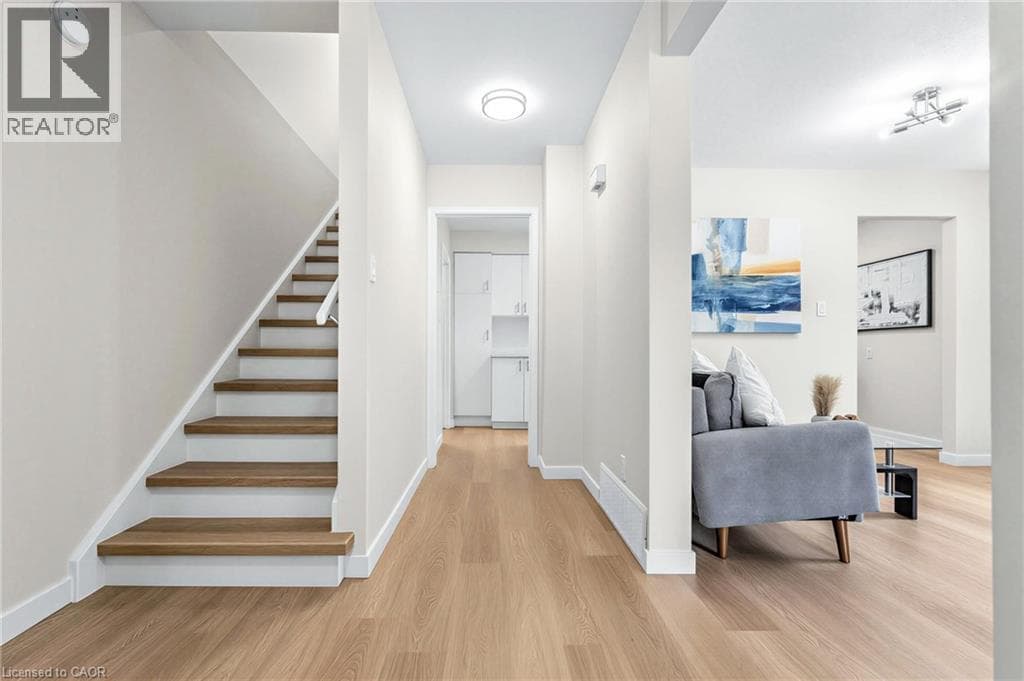 506 LONELM Court Unit A, Waterloo, Ontario N2L5E1 - Photo 3