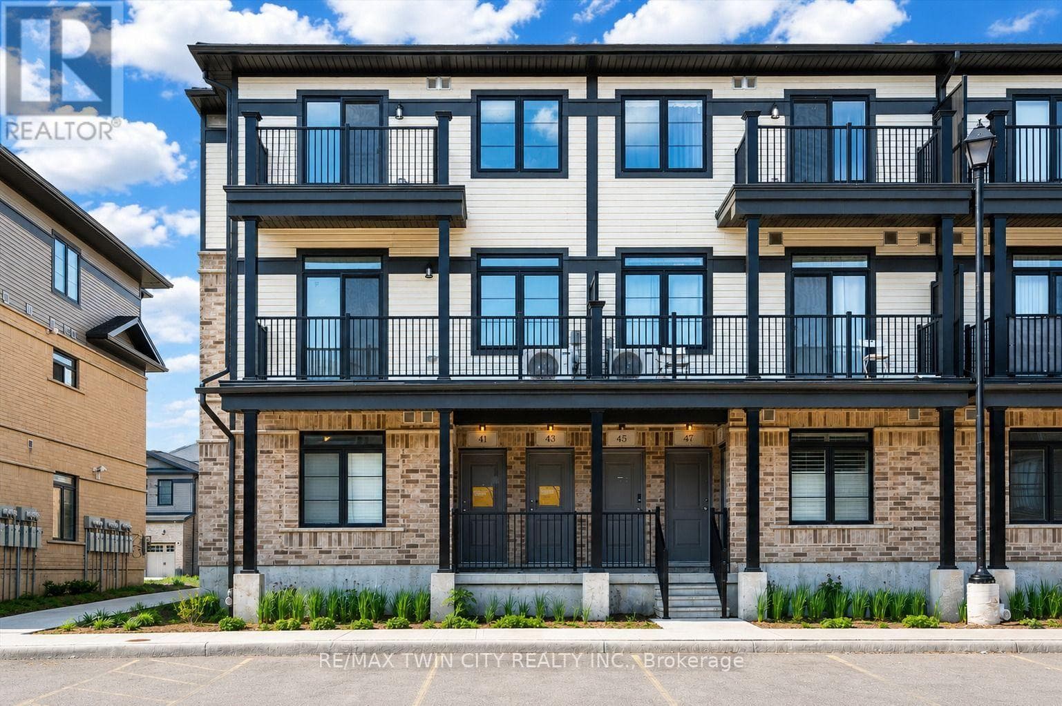 43 Lomond Lane, Kitchener, Ontario N2R0R4