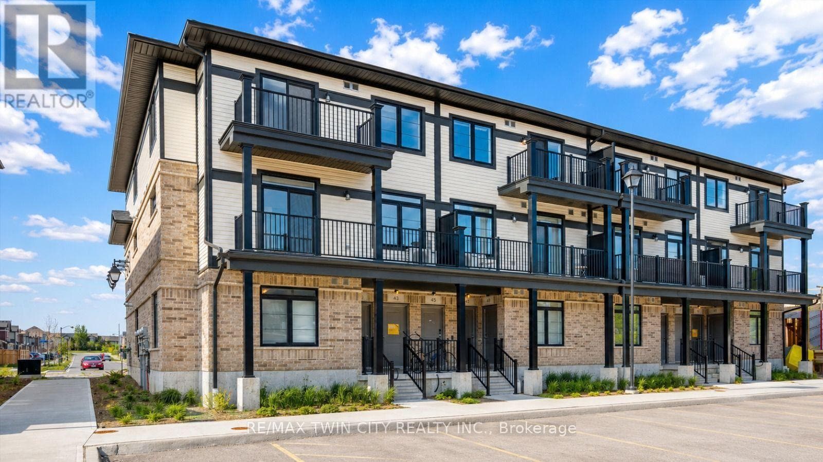 43 Lomond Lane, Kitchener, Ontario N2R0R4 - Photo 2