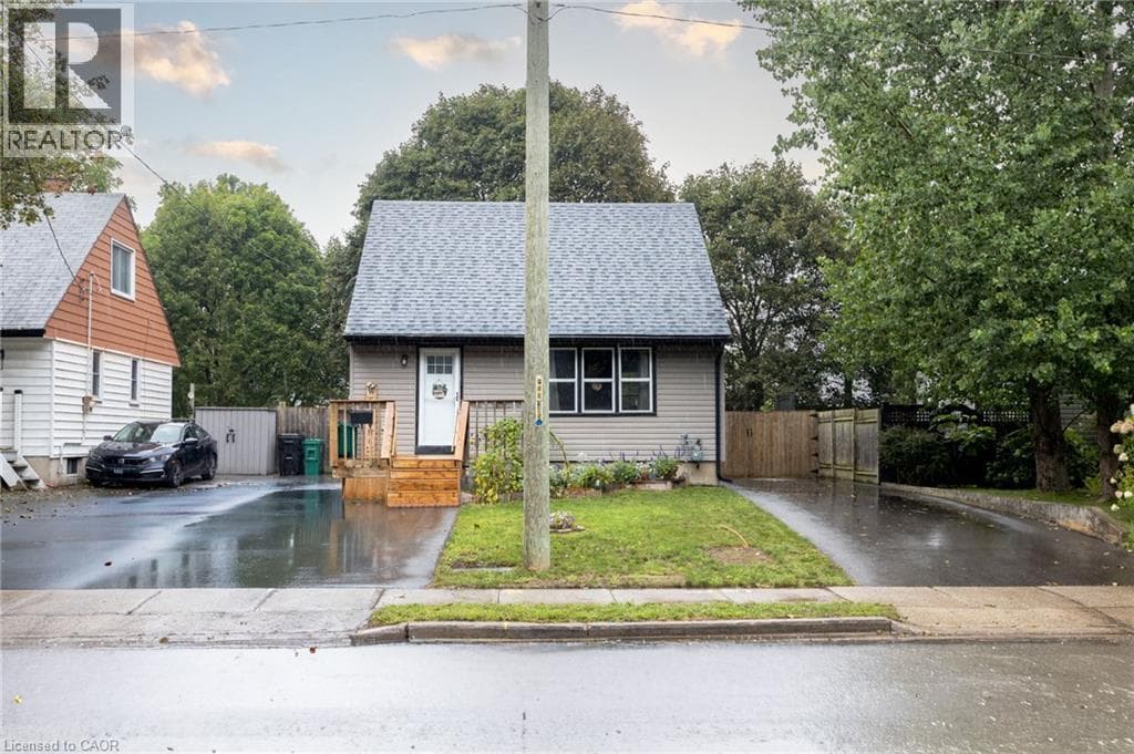 102 STEWART Avenue, Cambridge, Ontario N1R2T9