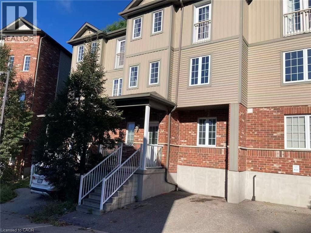 55 MOOREGATE Crescent Unit 24, Kitchener, Ontario N2M2E9 - Photo 2