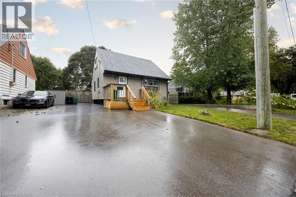 102 STEWART Avenue, Cambridge, Ontario N1R2T9 - Photo 2