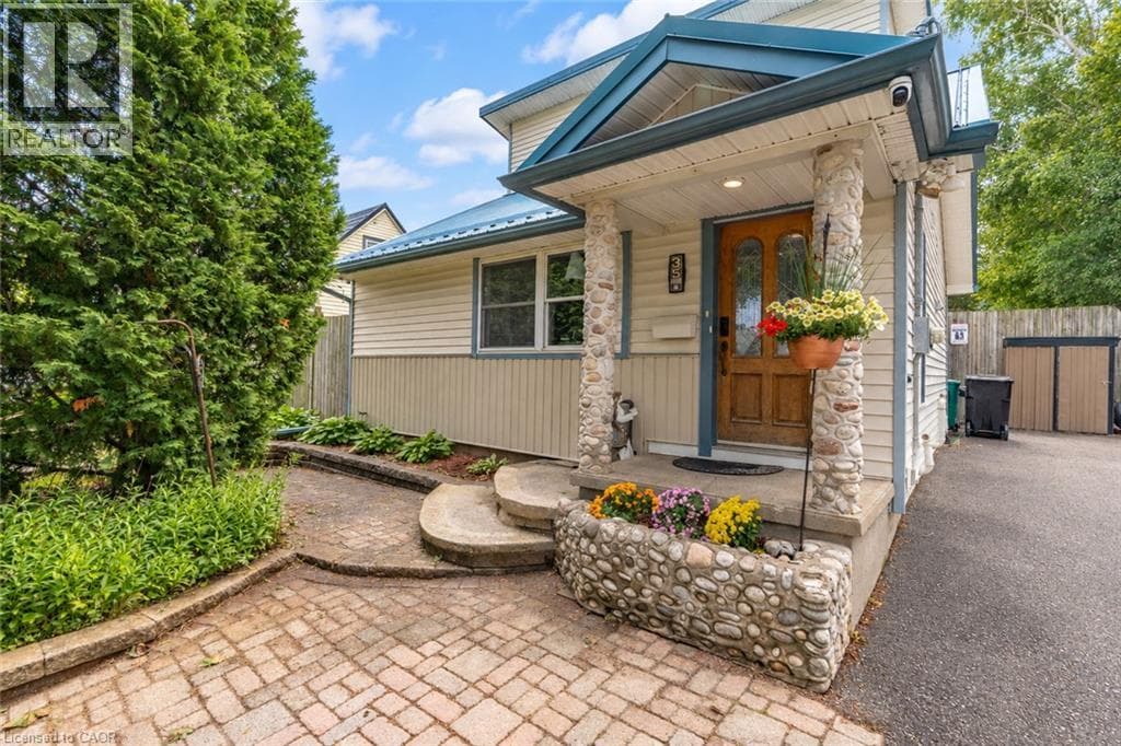35 PERTH Road, Kitchener, Ontario N2M3G6