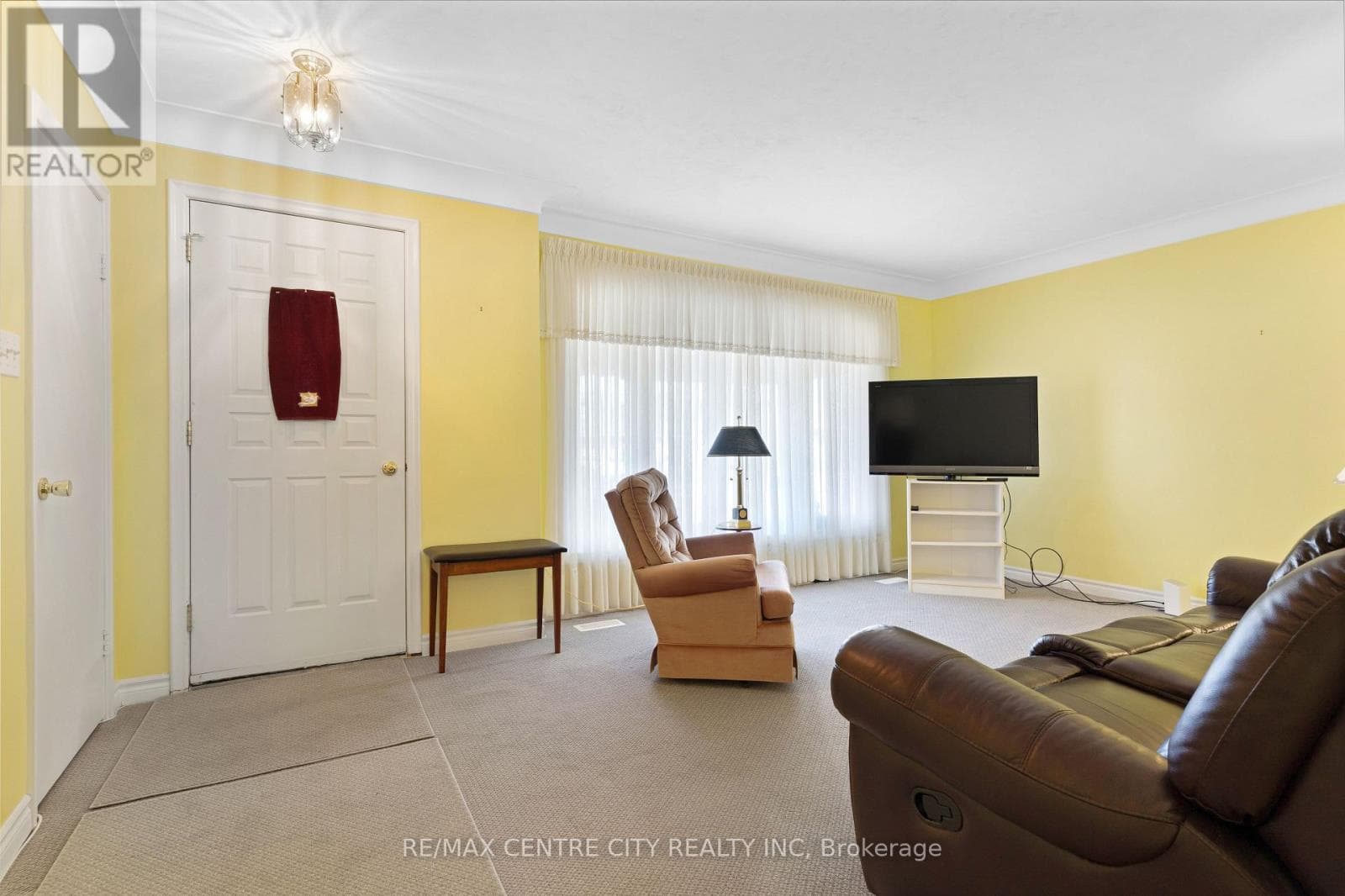 297 Wilson Avenue, Kitchener, Ontario N2C1G9 - Photo 3