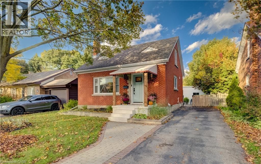 36 CRESTWOOD Avenue, Kitchener, Ontario N2H4K7