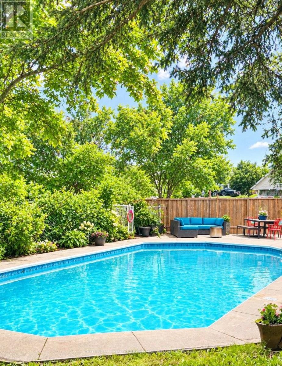 361 Lee Circle, Waterloo, Ontario N2K2L8 - Photo 2