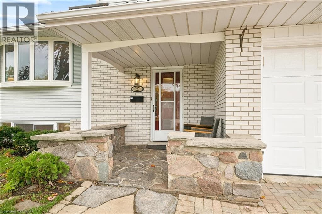 127 GAY Crescent, Kitchener, Ontario N2A2C2 - Photo 3